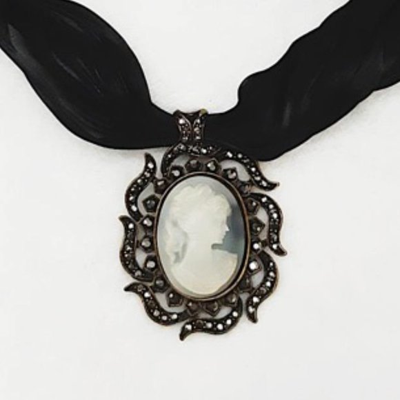 BLACK Satin Cameo Crystal Brass Pendant-Necklace - Picture 1 of 9